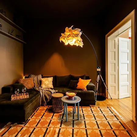 Grand Gallery With Cinema & Balcony Old Town *