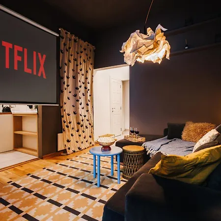 Grand Gallery With Cinema & Balcony Old Town شقة